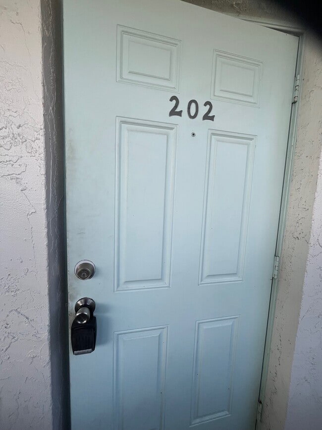 1227 NE 5th Ter in Fort Lauderdale, FL - Foto de edificio - Building Photo
