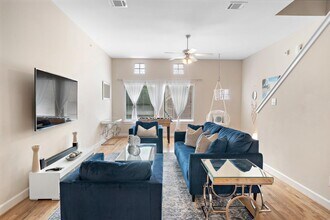 8705 Bryam St in Houston, TX - Foto de edificio - Building Photo