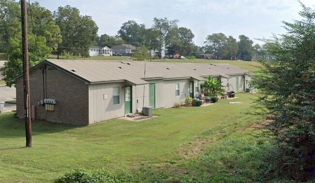 230 S Dakota Ave in Thorsby, AL - Building Photo - Building Photo