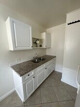 2240 28th St, Unit B in Santa Monica, CA - Building Photo - Building Photo