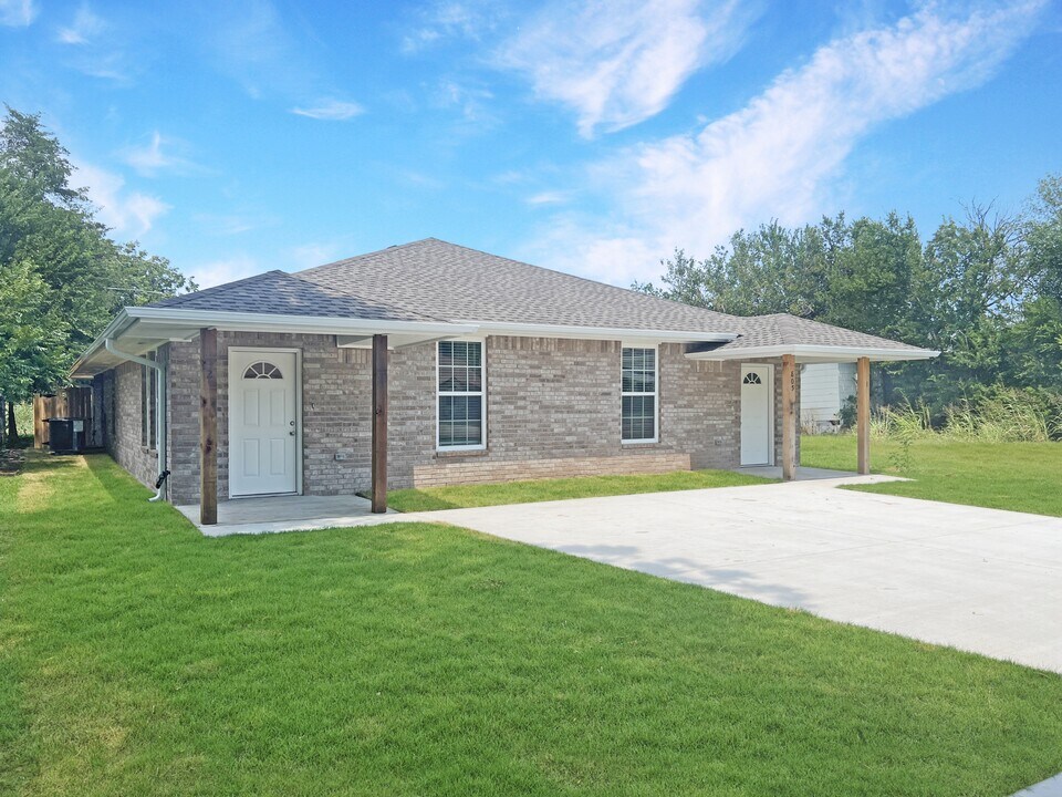 805 SW Summit Ave in Lawton, OK - Building Photo