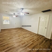1920 Houston St in West Orange, TX - Building Photo - Building Photo