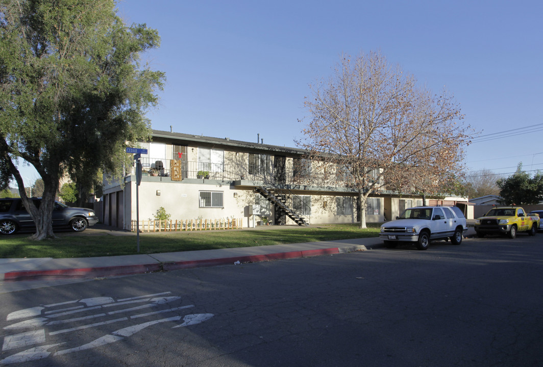 250 N Cedar St in Escondido, CA - Building Photo