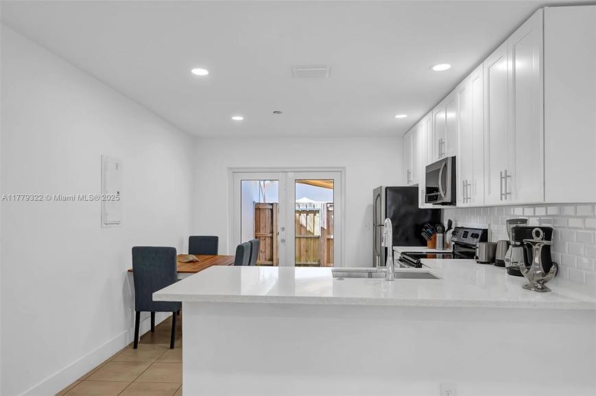 326 SW 14th St in Dania Beach, FL - Building Photo