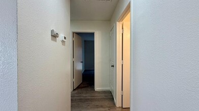 2447 Knowlwood Dr in Hanford, CA - Building Photo - Building Photo