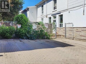 12 Wesleyan St in Halton Hills, ON - Building Photo - Building Photo