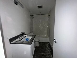 945 52nd St NE in Washington, DC - Foto de edificio - Building Photo