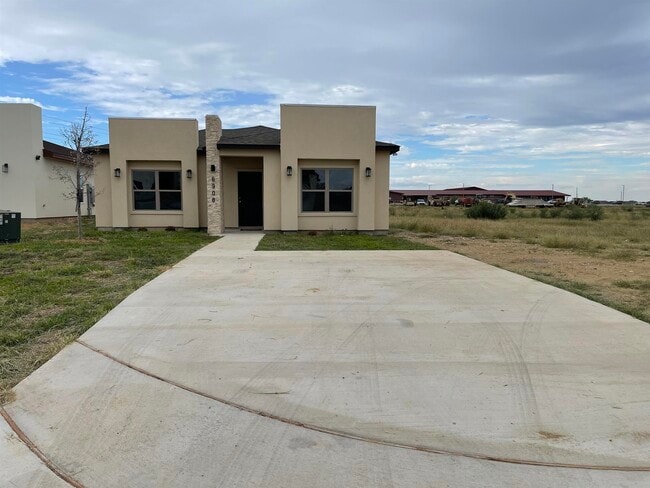 6908 Molinos Dr in Laredo, TX - Building Photo - Building Photo
