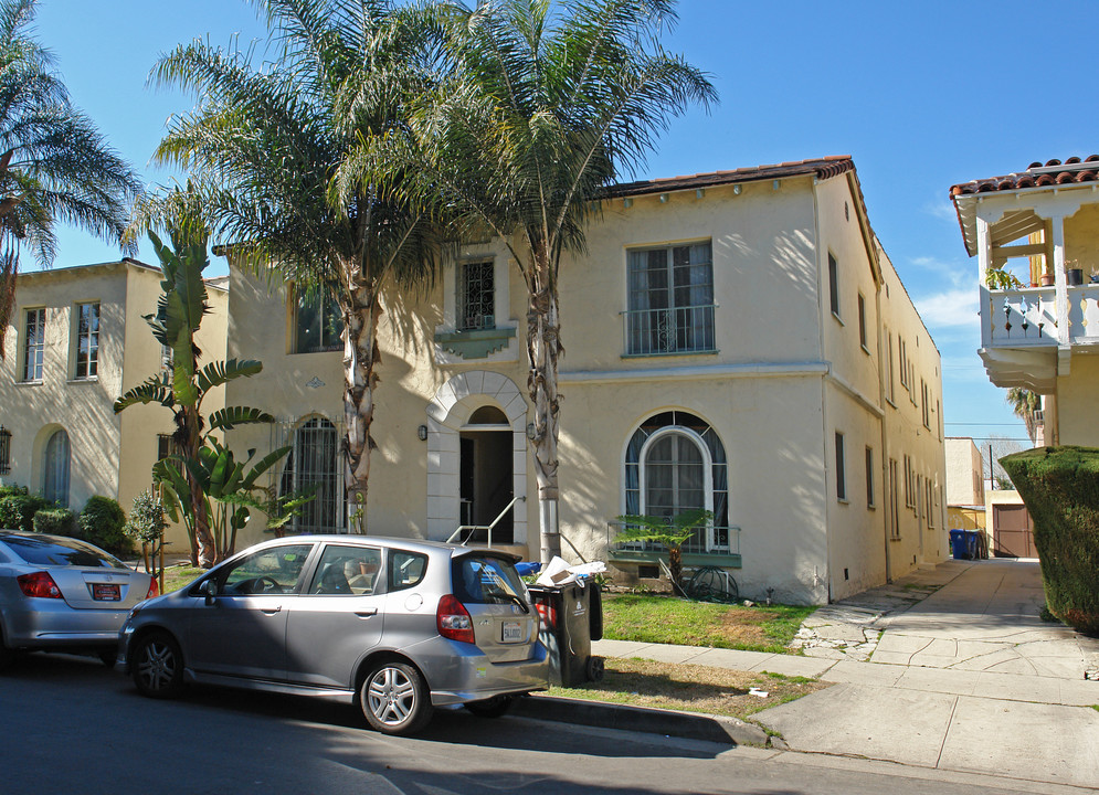 341 N Curson Ave in Los Angeles, CA - Building Photo