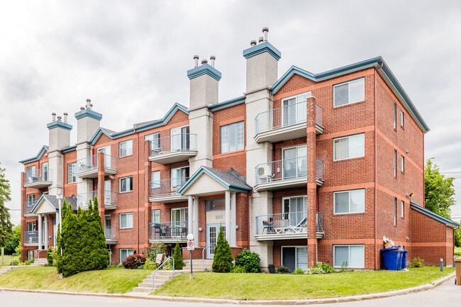 975 Saint-Charles Av in Laval, QC - Building Photo - Primary Photo