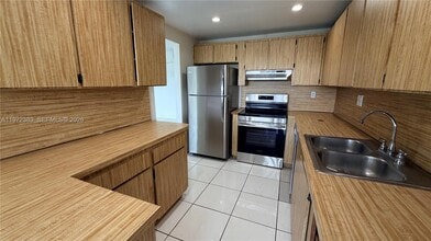 1300 SW 122nd Ave in Miami, FL - Building Photo - Building Photo