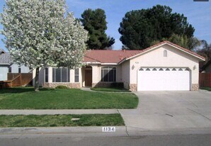 1134 Pine Ct in Lemoore, CA - Building Photo