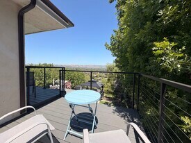 22717 Macfarlane Dr in Woodland Hills, CA - Building Photo