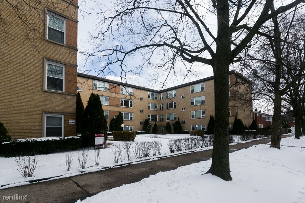 7549 N Bell Ave-Unit -Unit 2C in Chicago, IL - Building Photo