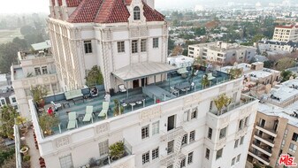 450 N Rossmore Ave in Los Angeles, CA - Building Photo