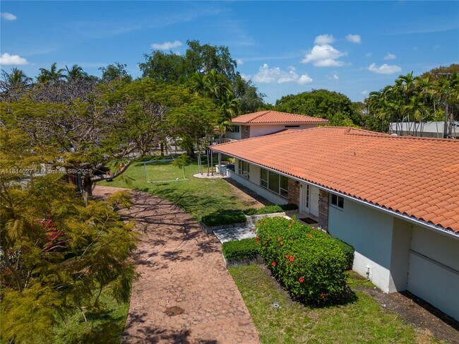 55 Pinta Rd in Miami, FL - Building Photo - Building Photo