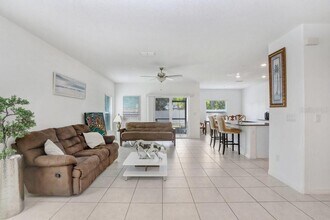 6384 Ten Acre Ct in Zephyrhills, FL - Building Photo - Building Photo