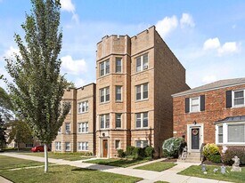 5352 W Sunnyside Ave, Unit 2 in Chicago, IL - Building Photo