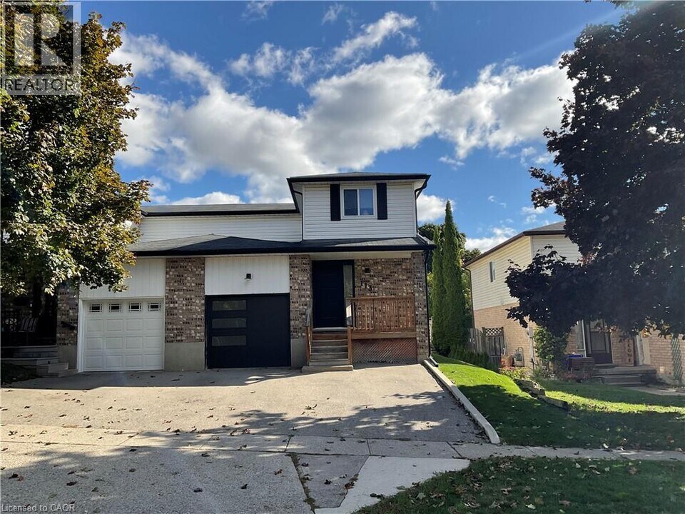 113 Poplar Dr in Cambridge, ON - Building Photo