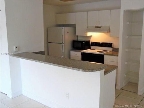450 S Park Rd-Unit -5C in Hollywood, FL - Building Photo