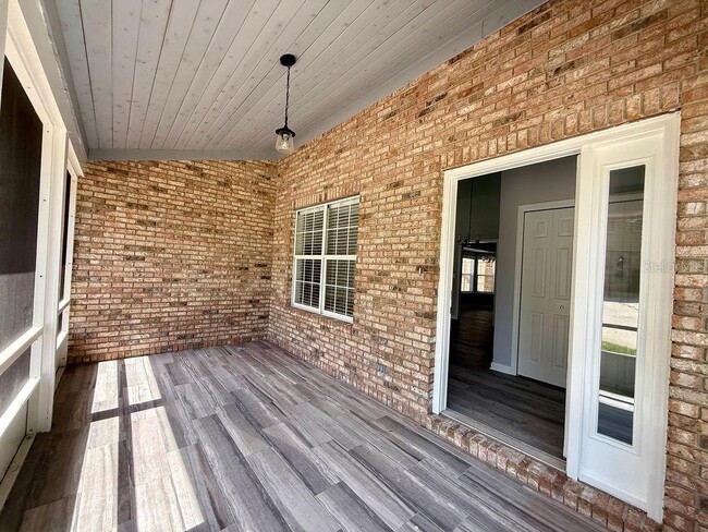 2410 S Glen Eagles Dr in DeLand, FL - Building Photo - Building Photo