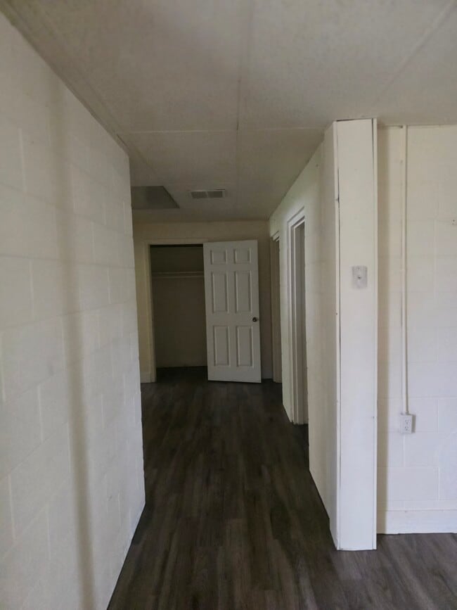 201 2nd Ave N, Unit Apartment 3 in Dallas, WI - Building Photo - Building Photo