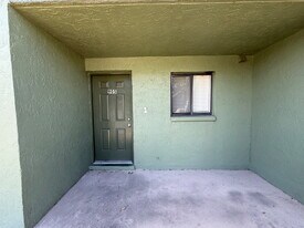 1566 University Ln in Cocoa, FL - Building Photo