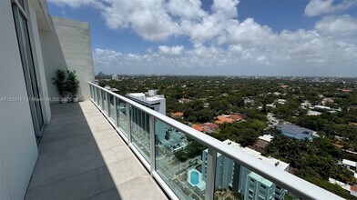 2525 SW 3rd Ave, Unit PH-06 in Miami, FL - Building Photo - Building Photo