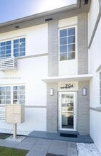 7124 Bay Dr in Miami Beach, FL - Building Photo - Building Photo