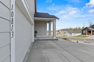 10813 N Beaverhead Rd in Spokane, WA - Building Photo - Building Photo