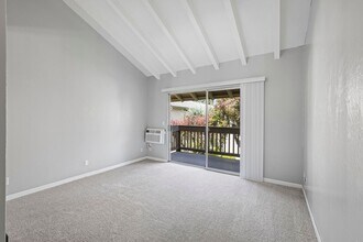 2730 Oak Rd in Walnut Creek, CA - Foto de edificio - Building Photo