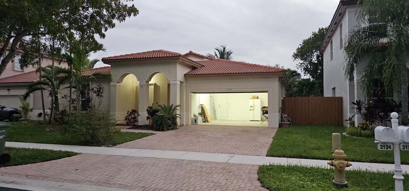 2124 NE 40th Rd in Homestead, FL - Building Photo