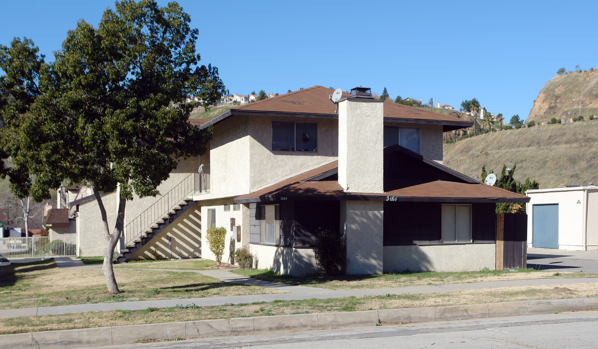 3664 N E St in San Bernardino, CA - Foto de edificio