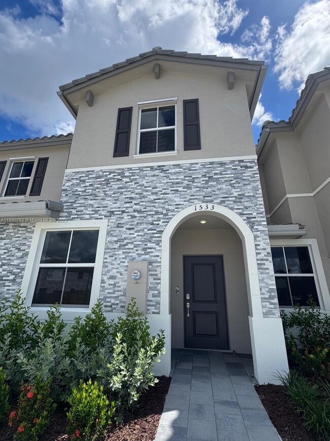 property at 1533 SE 27th Rd