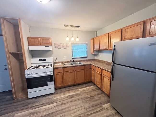 711 N 19th St in Hamilton, IL - Foto de edificio - Building Photo