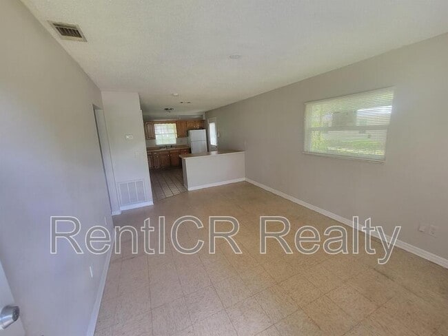 37851 Crystal Way in Dade City, FL - Building Photo - Building Photo