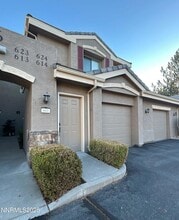 900 S Meadows Pkwy in Reno, NV - Foto de edificio - Building Photo