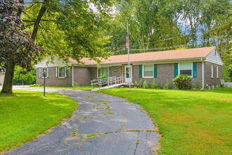 32447 Six Mile Rd in Livonia, MI - Building Photo - Building Photo
