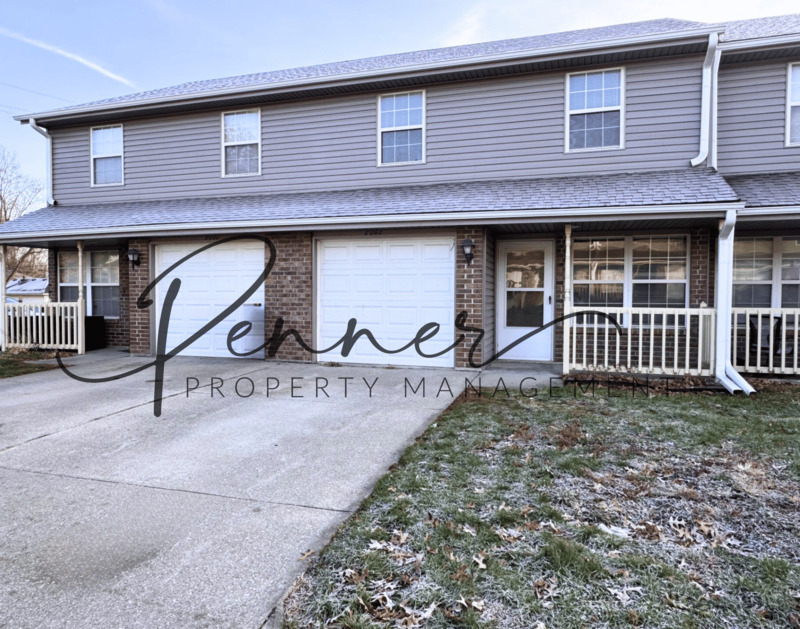 2002 SW SANDSTONE Ct in Blue Springs, MO - Building Photo