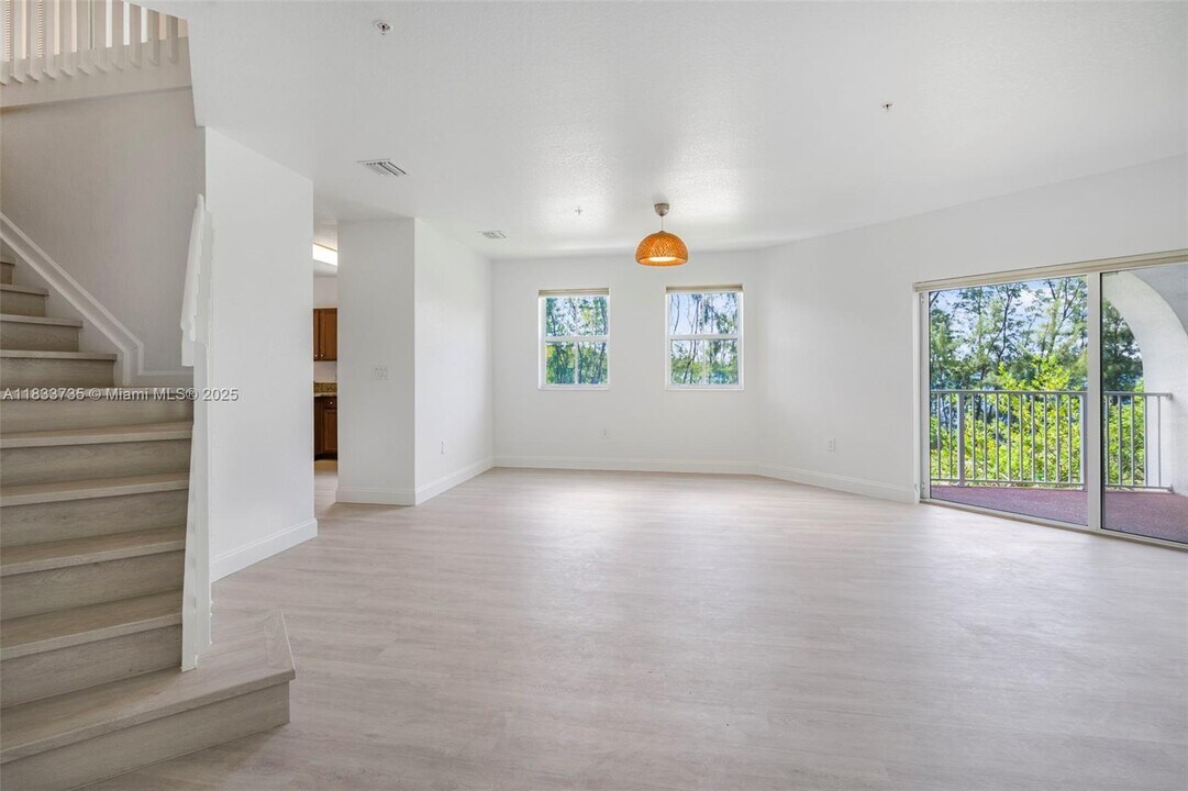 8650 NW 97th Ave in Doral, FL - Building Photo