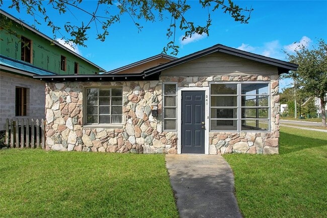 property at 541 N Capen Ave