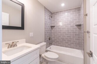 2339 N 10th St, Unit 1 in Philadelphia, PA - Foto de edificio - Building Photo