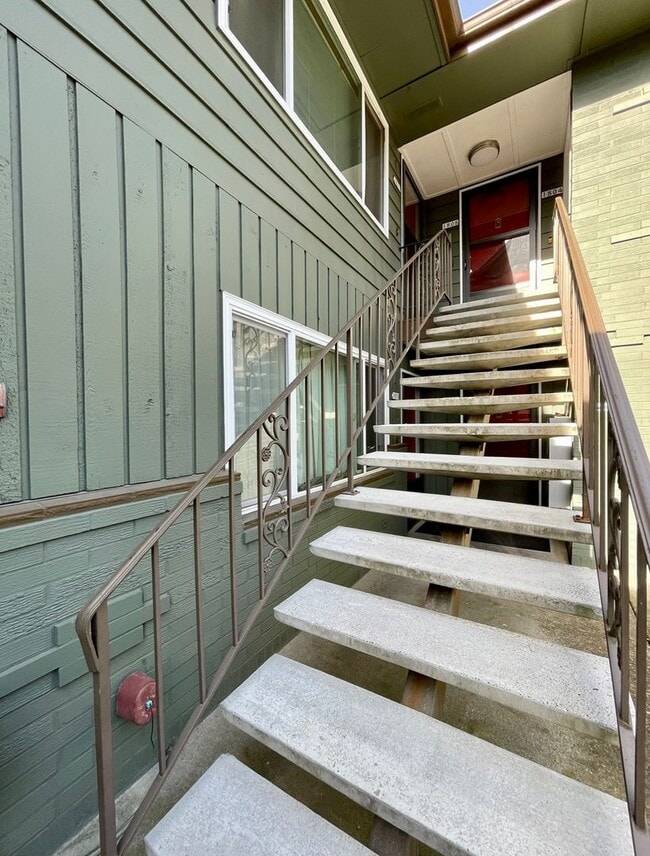 1812 NE Schuyler St in Portland, OR - Foto de edificio - Building Photo
