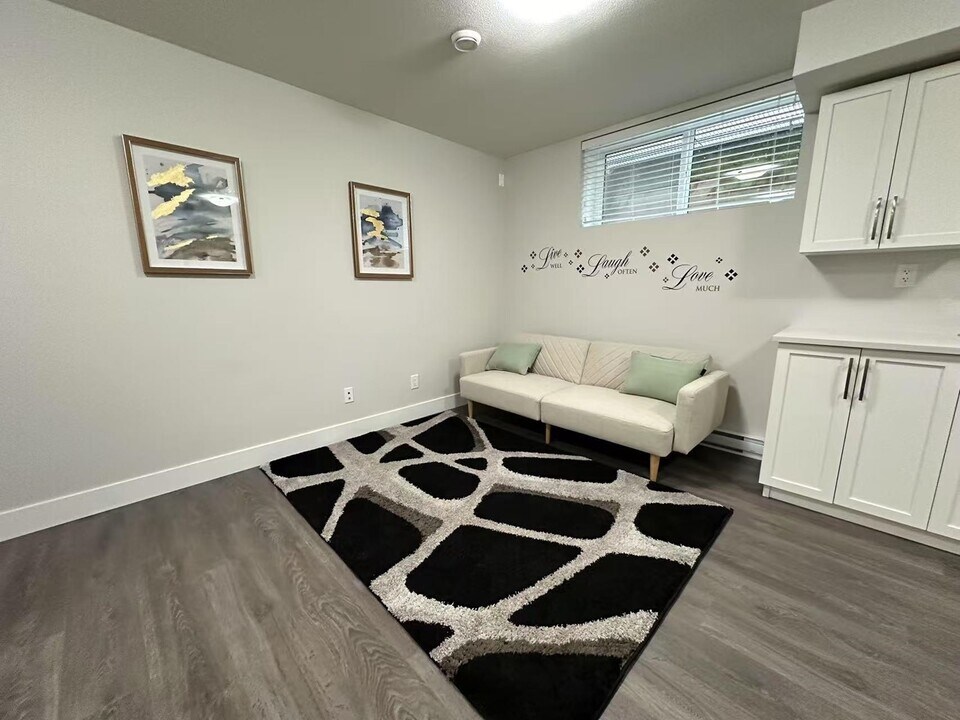 2104 165a St in Surrey, BC - Building Photo