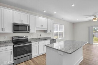 7044 Crew Dr in Leland, NC - Building Photo - Building Photo