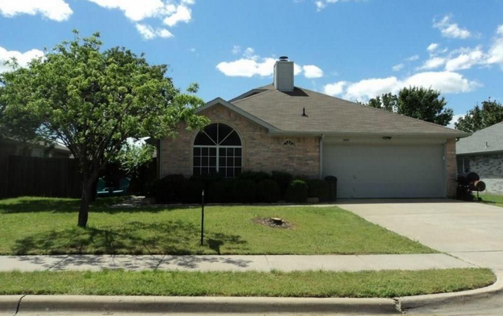 1409 Misty Meadow Dr in Midlothian, TX - Building Photo