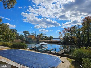 355 Sturtons Ln in Pasadena, MD - Building Photo - Building Photo