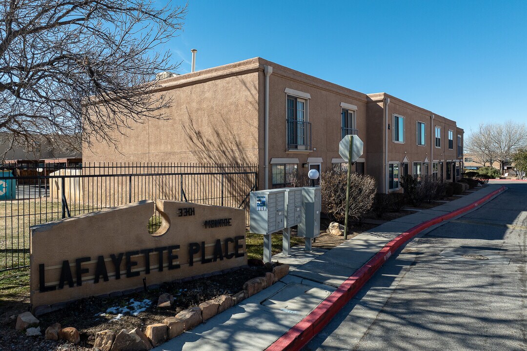 3301 Monroe St NE in Albuquerque, NM - Building Photo