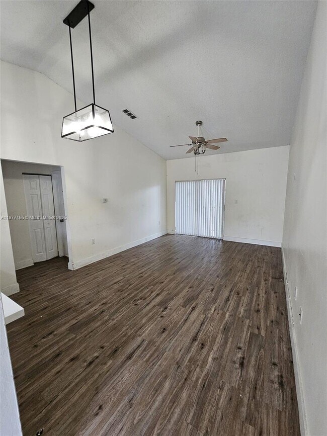 2266 SW 81st Ave in Miramar, FL - Building Photo - Building Photo