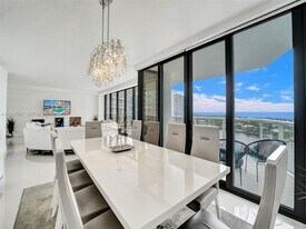 20281 E Country Club Dr in Aventura, FL - Building Photo